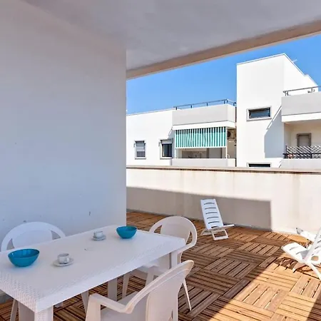 בית נופש Cozy Flat And Terrace - 2 Min From The By Sweet Puglia